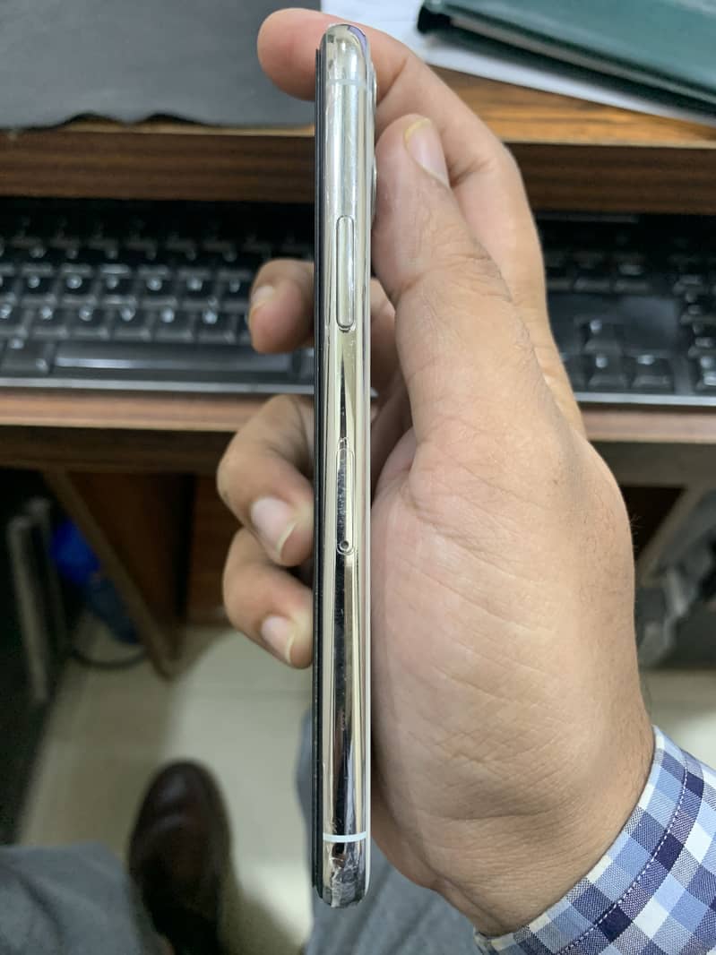 Apple iPhone 11 Pro 1