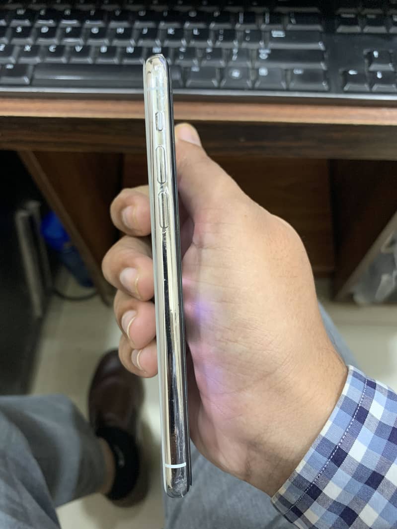 Apple iPhone 11 Pro 6