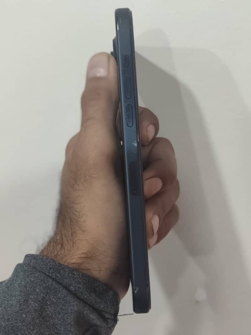 Apple iPhone 15 Pro Max 2