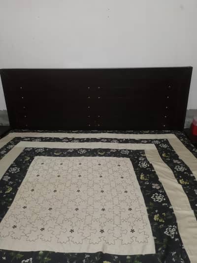bed set with side tables n dressing used 5 months