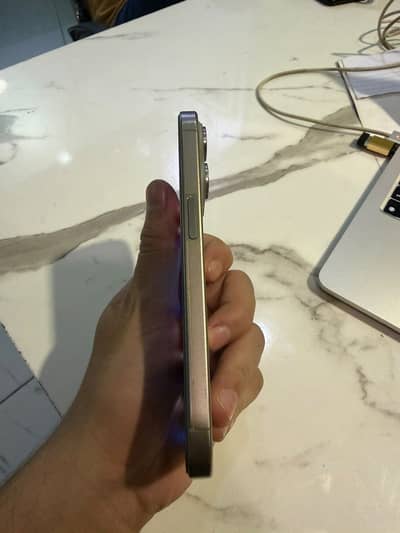 Apple iPhone 15 Pro FU