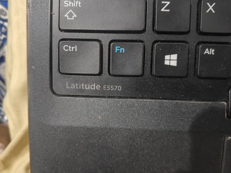 DELL LATITUDE E5570 0