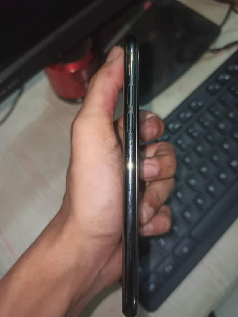 Apple iPhone X 3