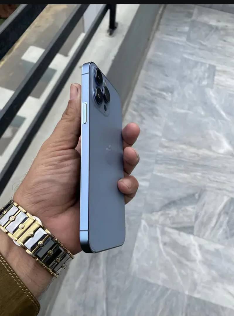 Apple iPhone 13 Pro Max 2