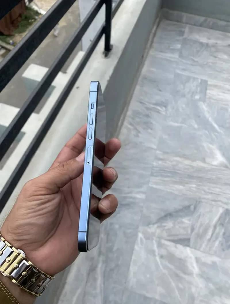 Apple iPhone 13 Pro Max 3