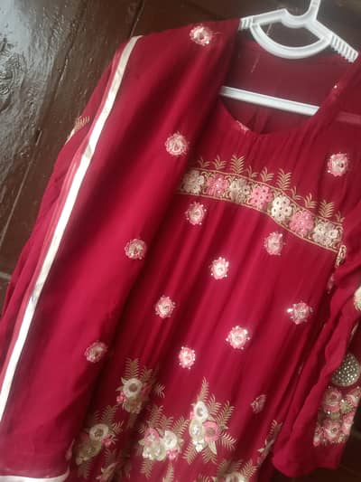 fancy embroided elegant dress complete||nice stuff||easy to wear|