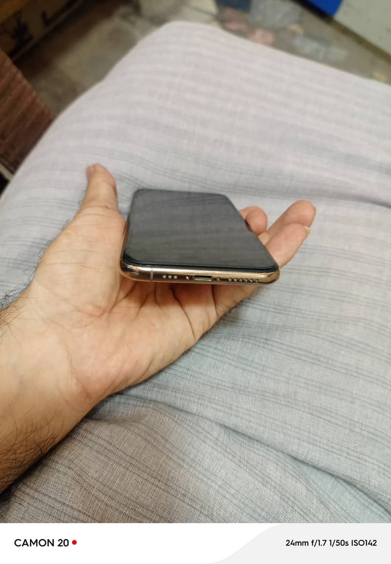 iPhone 11 Pro 1