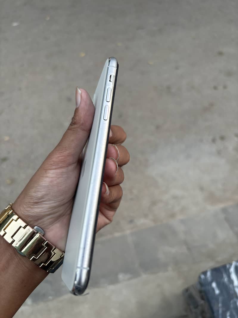 Apple iPhone 11 Pro Max 1