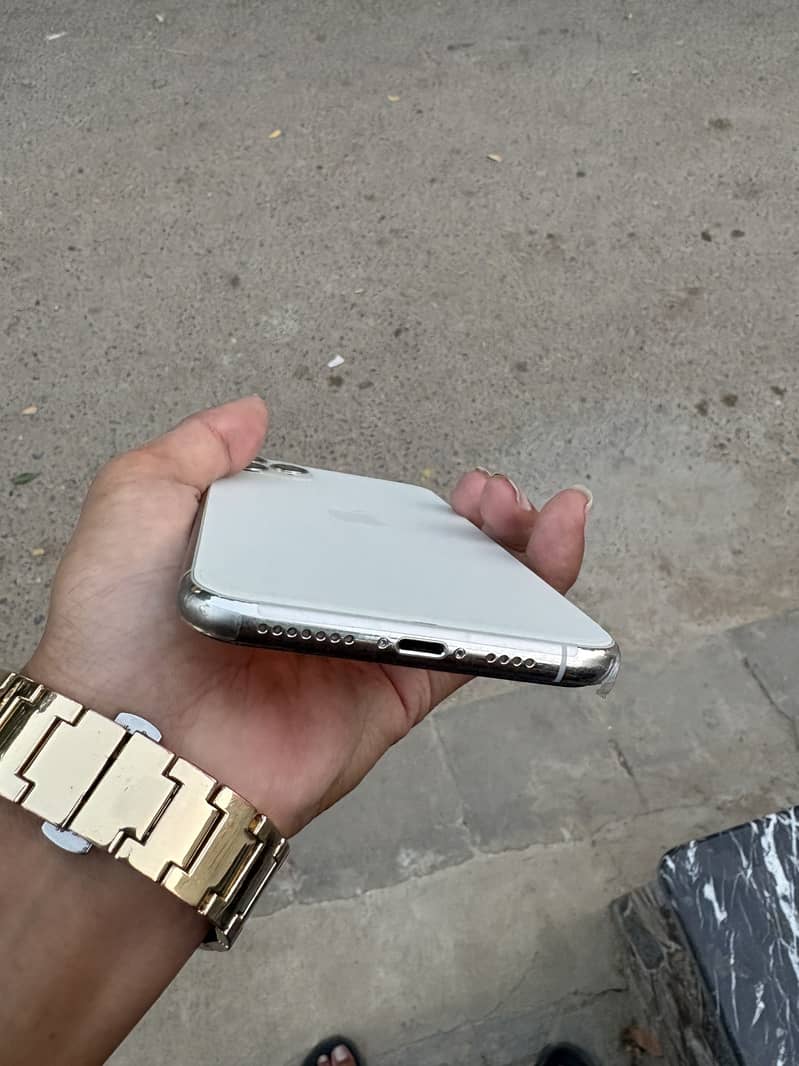 Apple iPhone 11 Pro Max 3