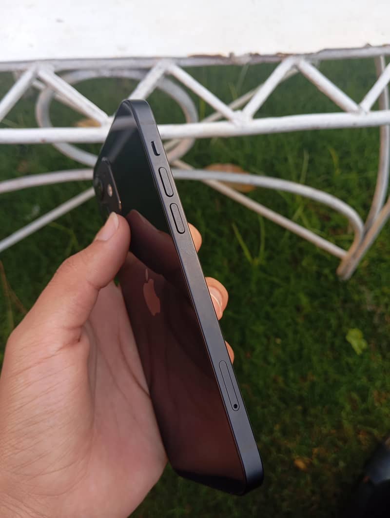 Apple iPhone 12 3