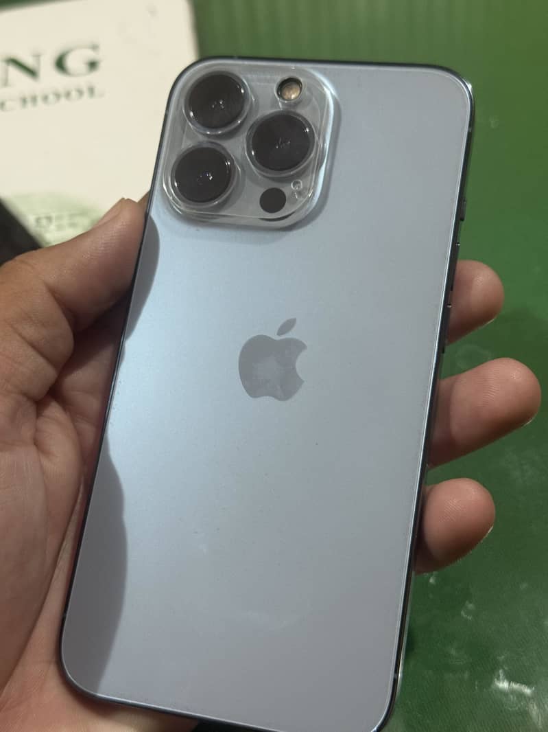 Apple iPhone 13 Pro 1