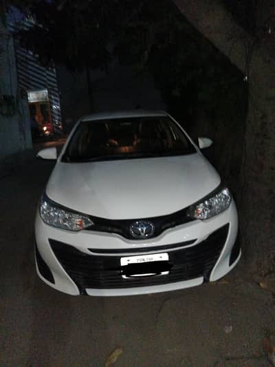 White Toyota Yaris GLi 1.3 CVT – Excellent Condition