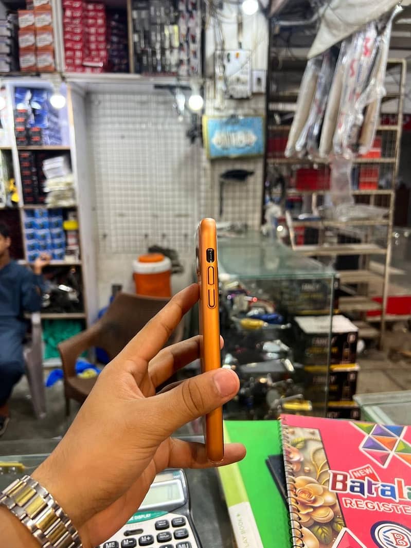 Apple iPhone 11 Pro Max 2