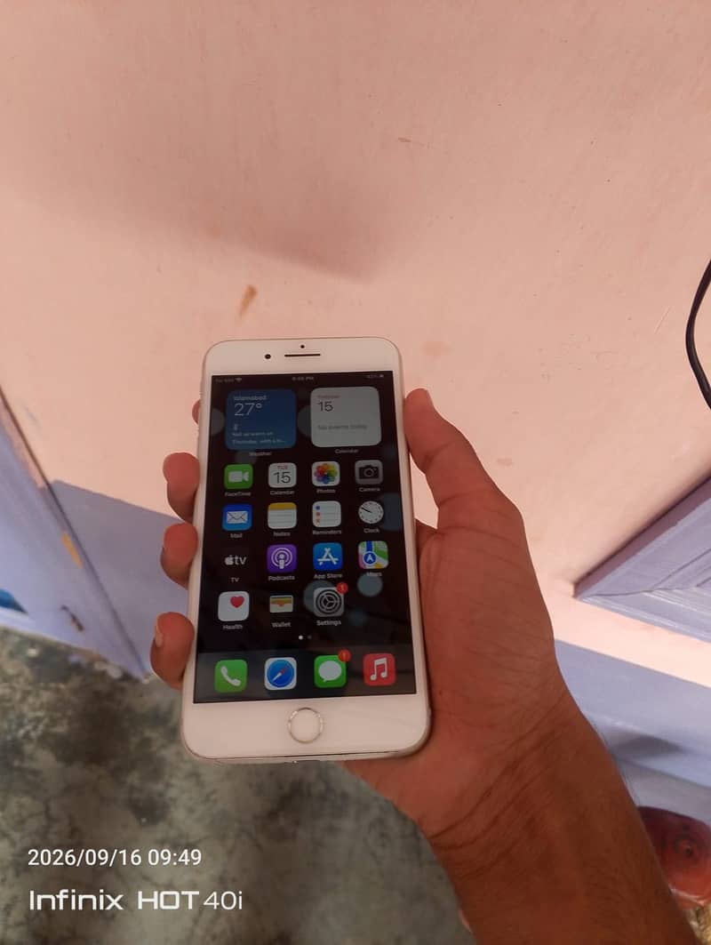Apple iPhone 8 Plus 1
