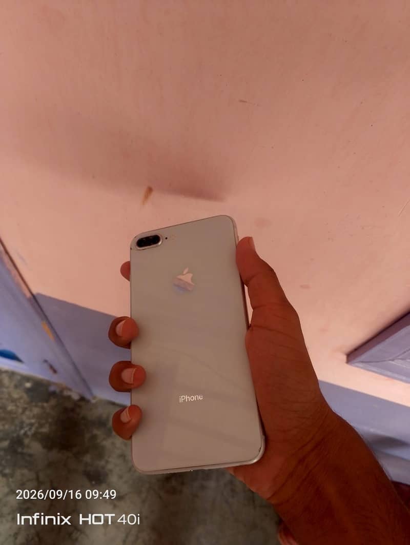 Apple iPhone 8 Plus 2