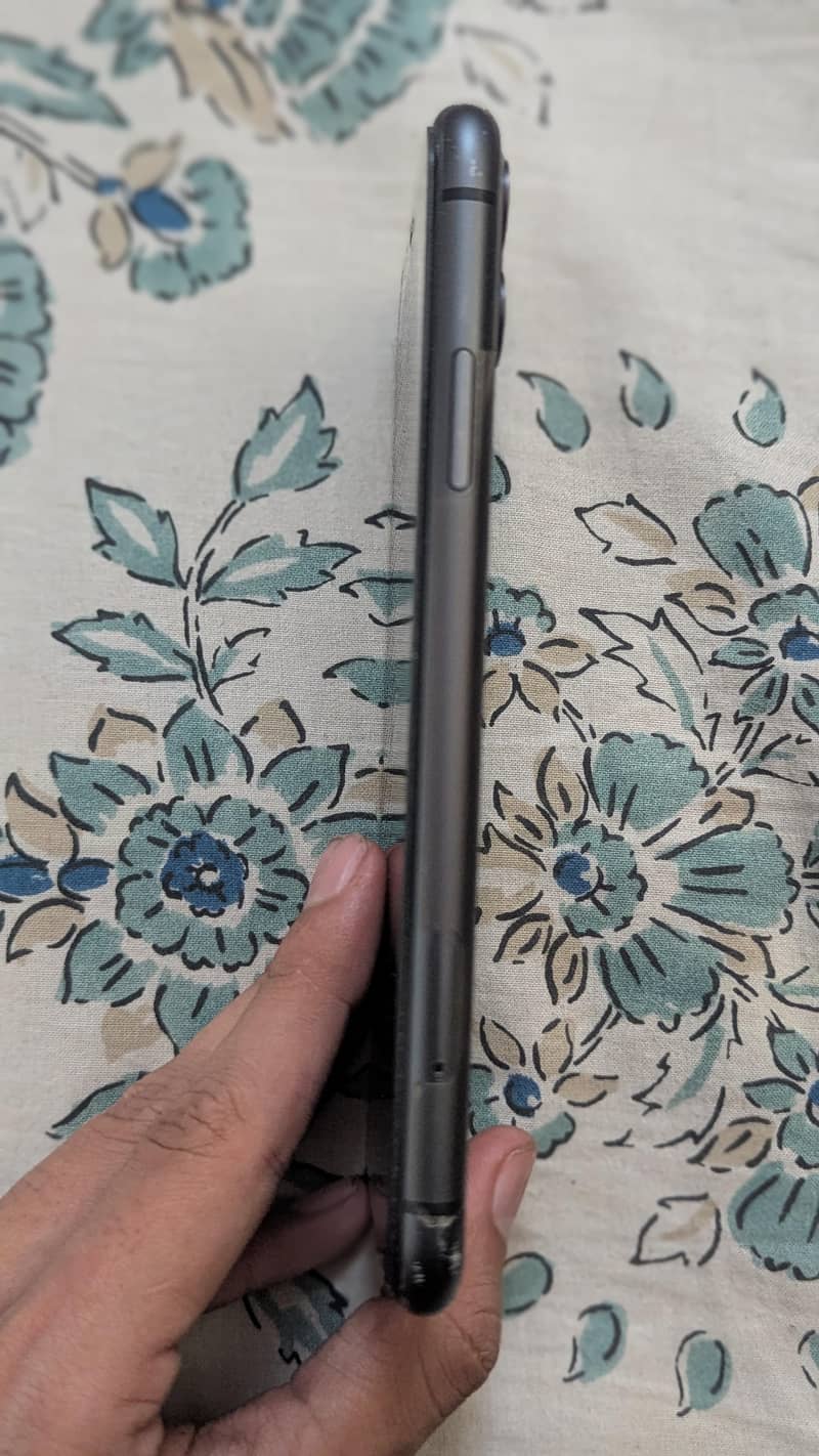 iPhone 11 3