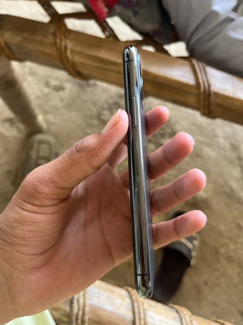 Apple iPhone 11 Pro 0