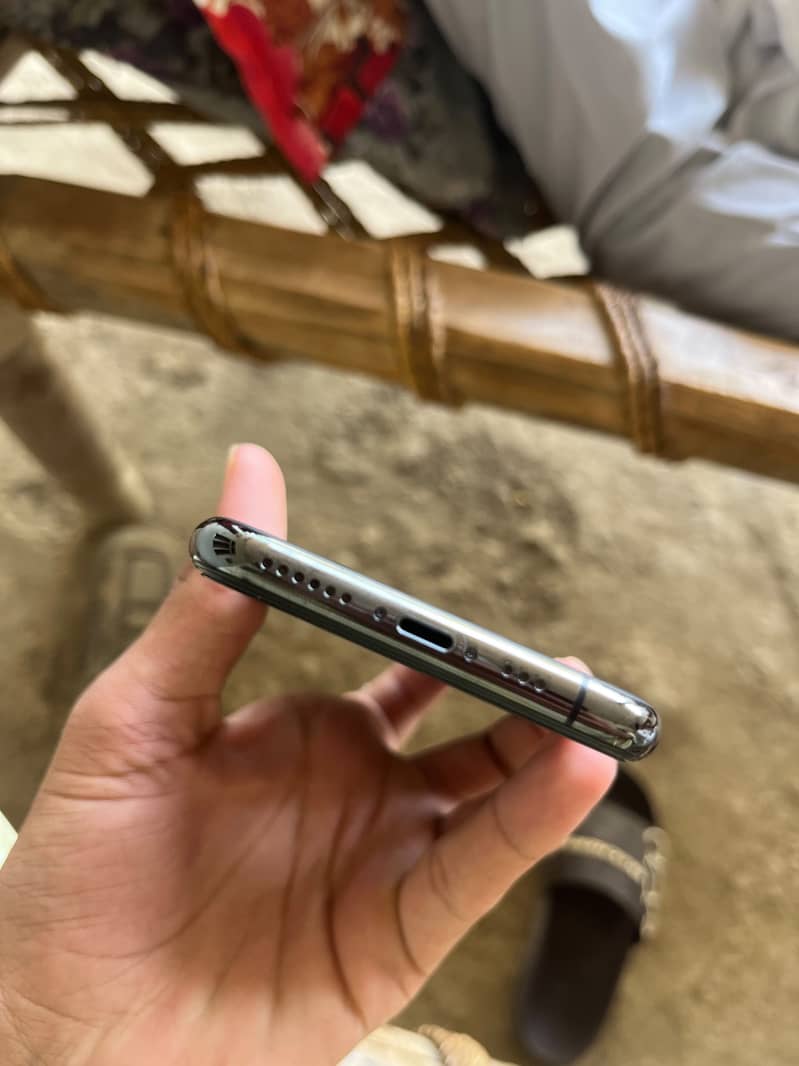 Apple iPhone 11 Pro 1