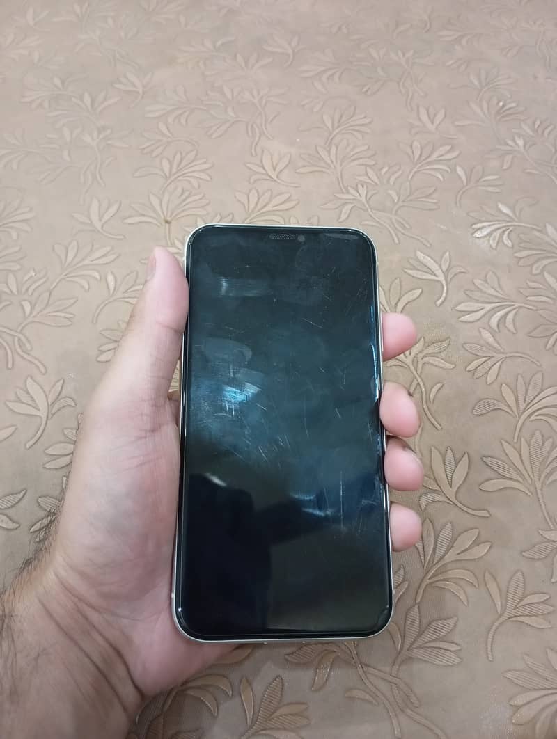 Apple iPhone 11 3