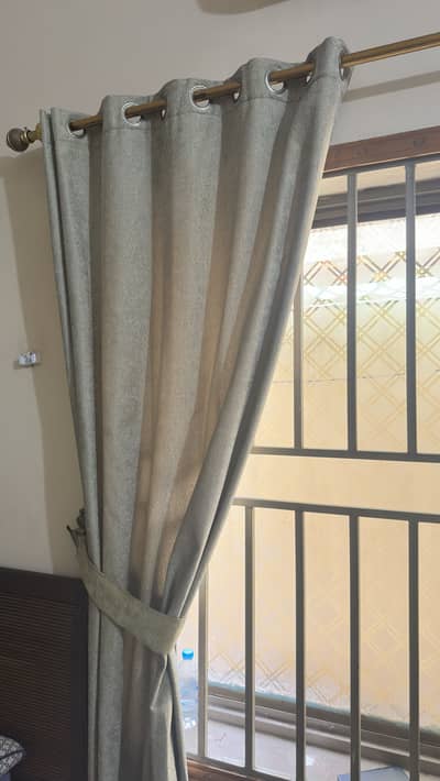4 Green Curtains