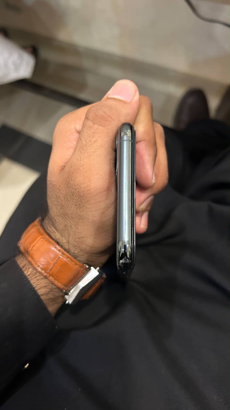 Apple iPhone 11 Pro Max 3
