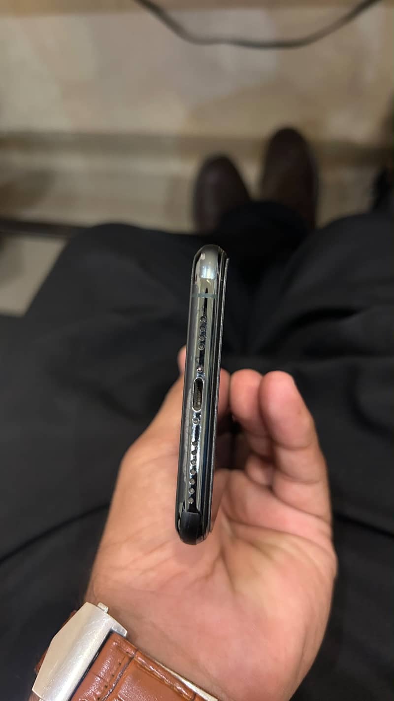 Apple iPhone 11 Pro Max 4
