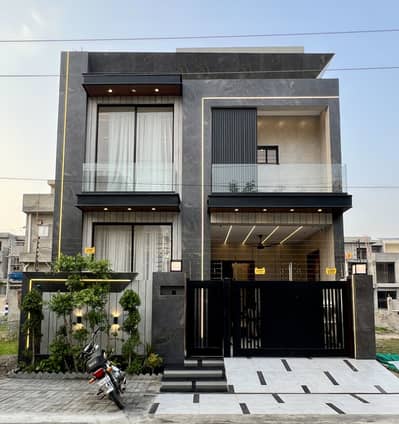 CENTRAL PARK E BLOCK 5 Marla double story house available for sale. Very good Location. Best investment opportunity.