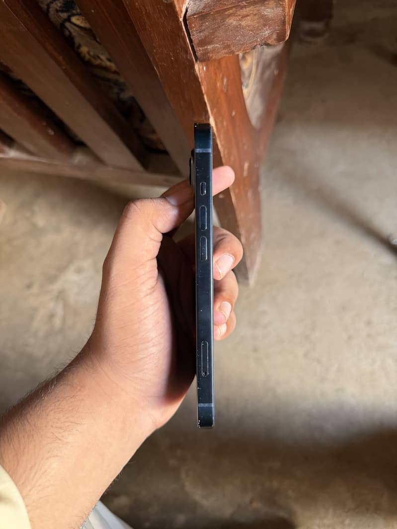 Apple iPhone 13 1