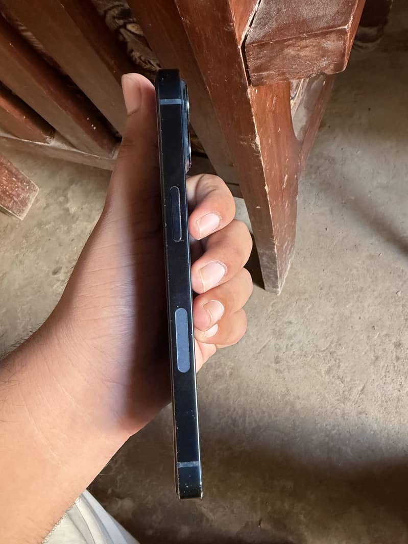 Apple iPhone 13 2