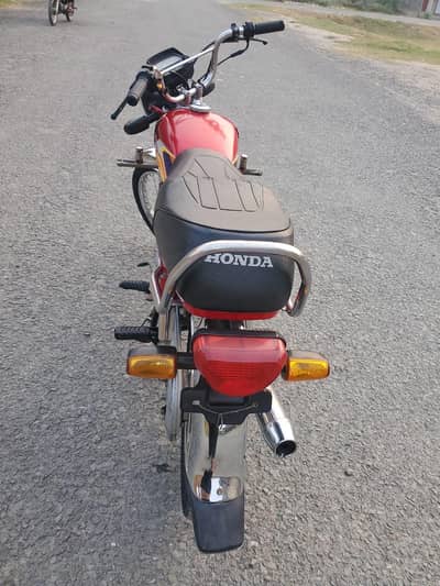 Honda CD 70 2025