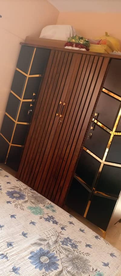 4 door cupboard