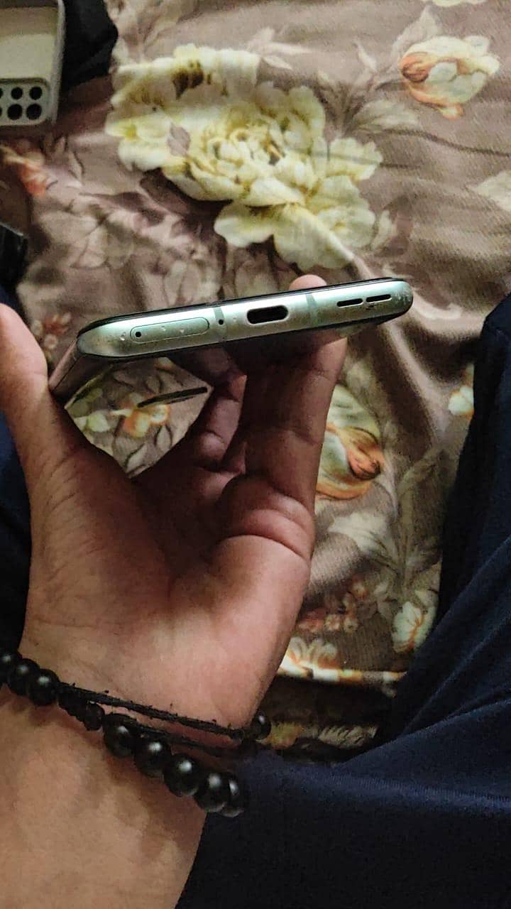 One Plus 9R 1