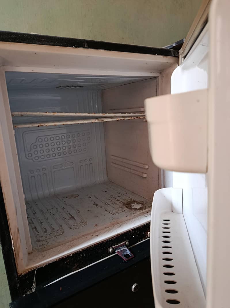 WAVES REFRIGERATOR 11