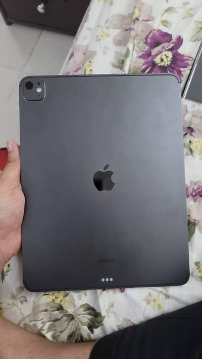 Ipad pro 13 inch m4 wifi+cellular 512gb urgent sale