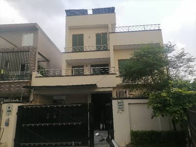 Prime Location 10 Marla Upper Portion For Rent In Beautiful Bankers Town