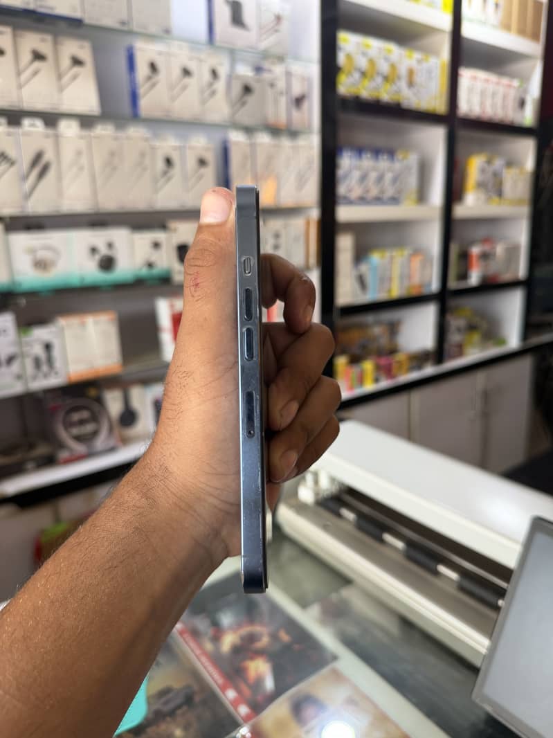 Apple iPhone 13 Pro 2