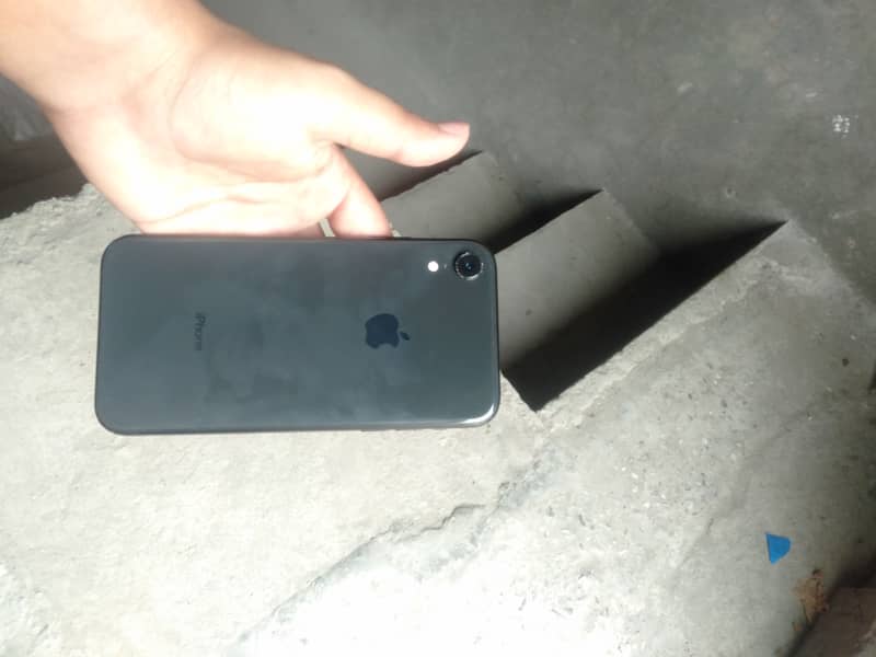 Apple iPhone XR 4