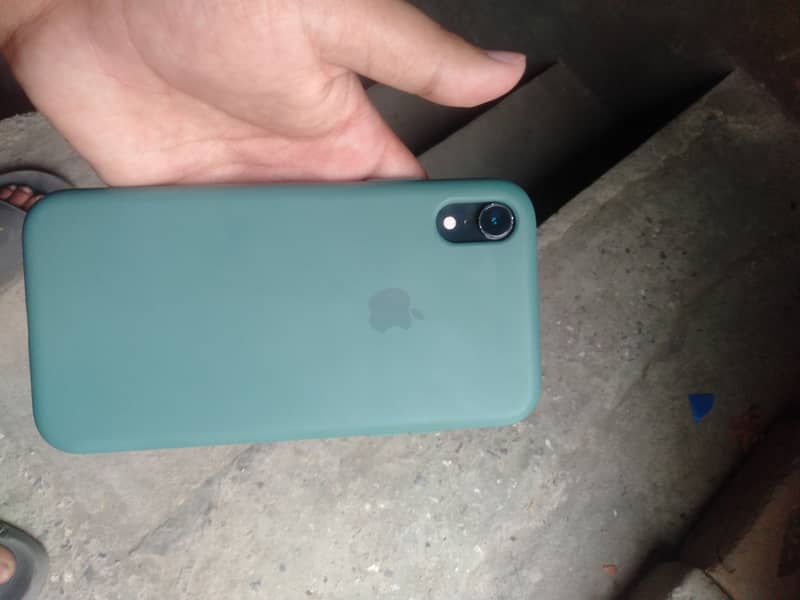 Apple iPhone XR 7