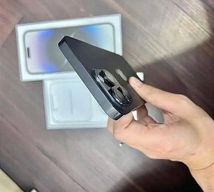 Apple iPhone 15 Pro Max 3
