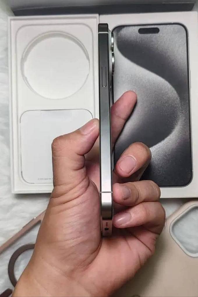 Apple iPhone 15 Pro Max 8