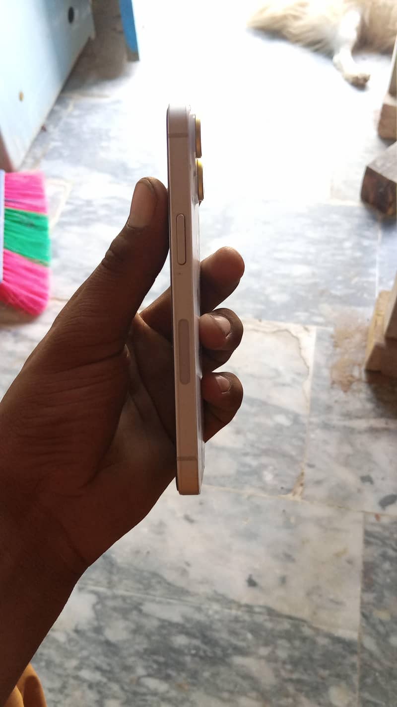 Apple iPhone 14 3