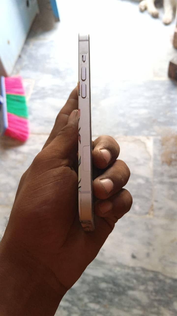 Apple iPhone 14 4