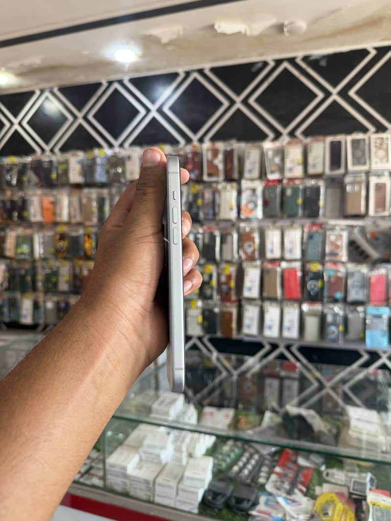 Apple iPhone 15 plus 1