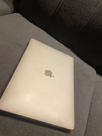 Macbook pro 2017 8/512gb
