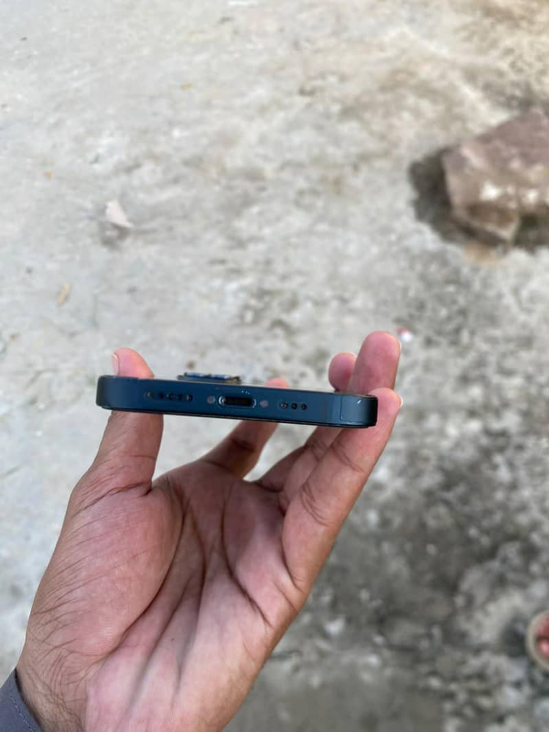 Apple iPhone 13 2