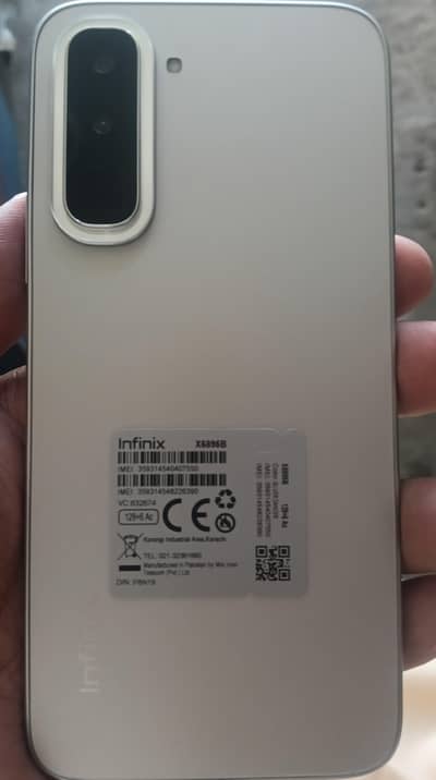 Infinix Hot 70 only  box open argent for sale
