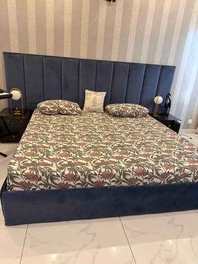 Modern Royal Blue Upholstered King Bed Set with Lamps