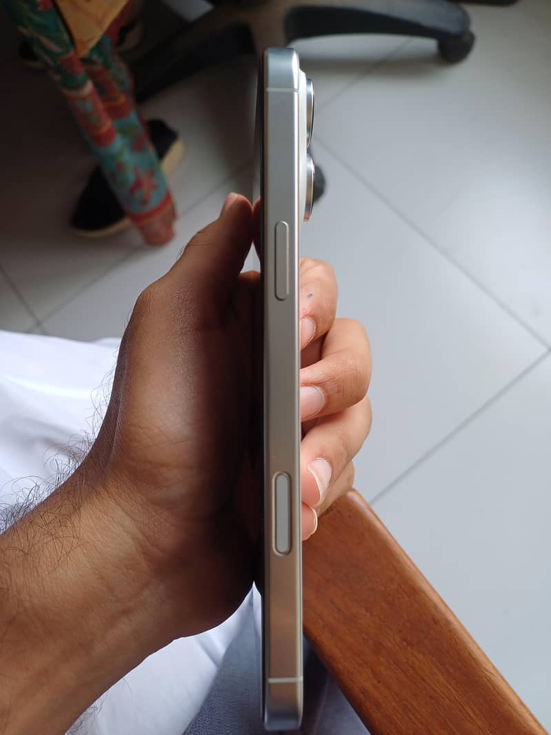 Apple iPhone 16 Pro Max 3