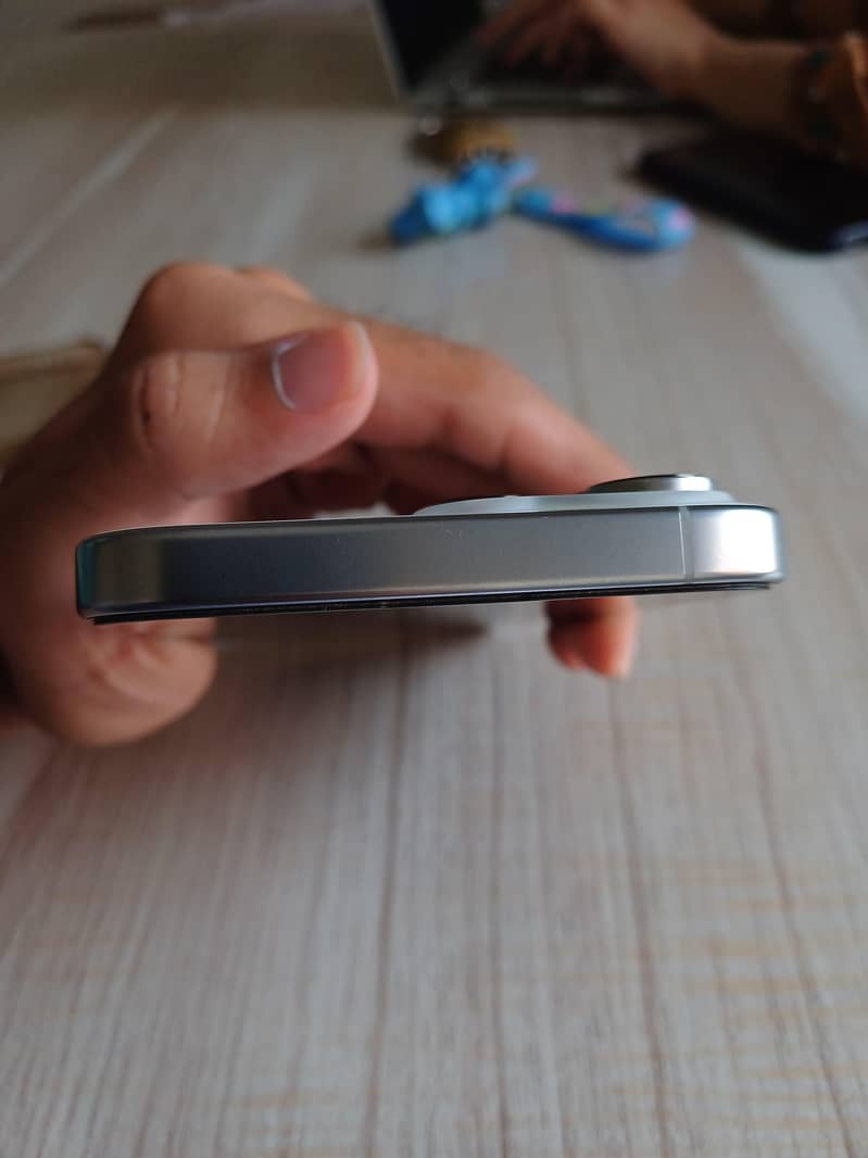 Apple iPhone 16 Pro Max 5