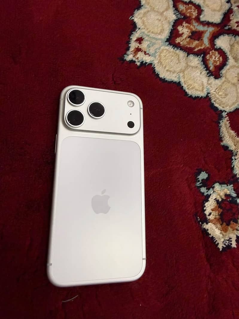 Apple iPhone 17 Pro Max 3